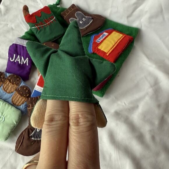 Montessori Soft Felt Finger Puppet Set Storytime Pretend Play w/ Bag - Picture 3 of 7